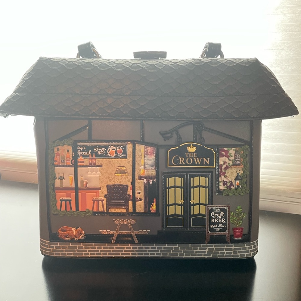 Vendula London Crown Pub Grab Bag